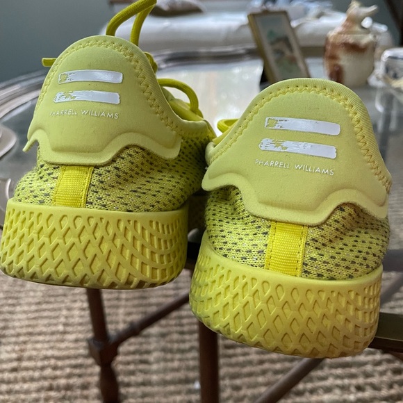Adidas Pharrell Williams Tennis Hu V2 shock yellow size 5.5 - Picture 4 of 10